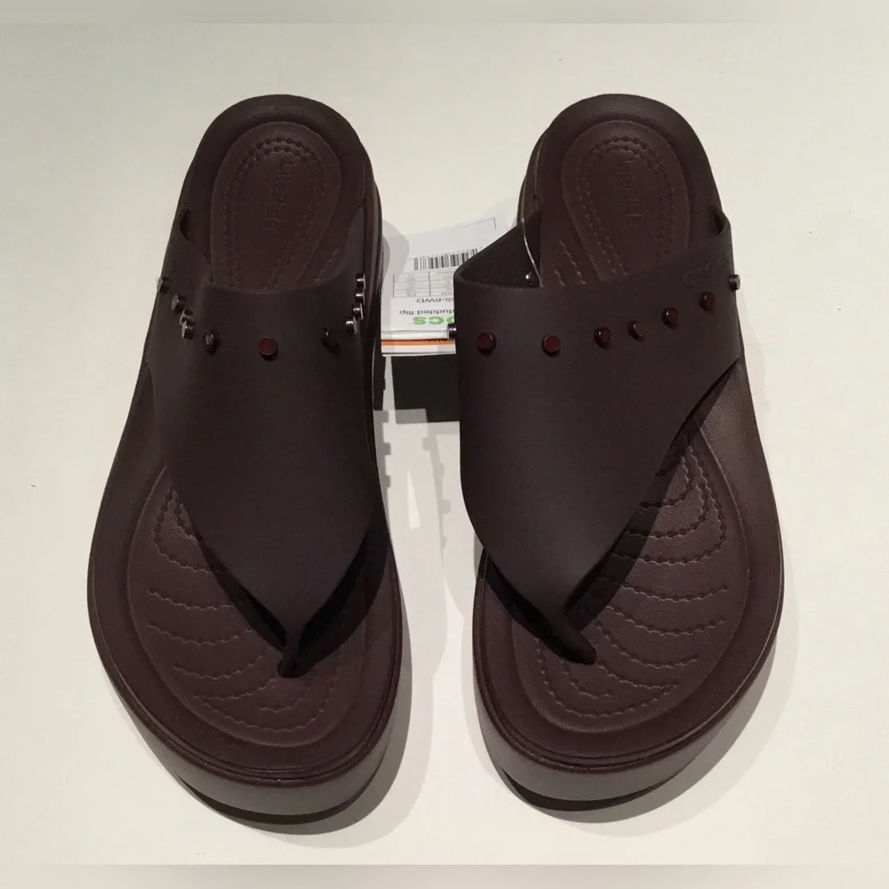 NWT Crocs Brooklyn Studded Flip in Dark Cherry - Picture 1 of 7